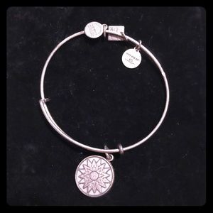 Alex and Ani Jewelry - 🌎Alex & Ani Compass Bracelet Alex and Ani Jewelry - 🌎Alex & Ani Compass Bracelet